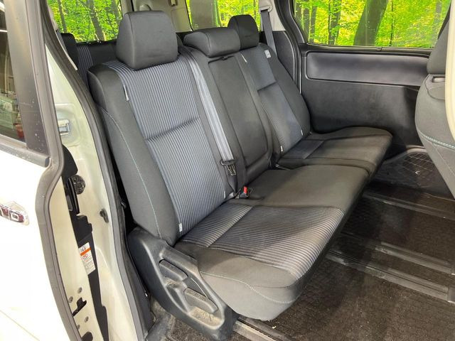 トヨタ ヴォクシー 2.0 ZS 煌 の中古車詳細 (102,770km, ホワイト