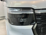 LEDヘッドライトは、点灯の瞬間から最大光量を発揮し、突然暗くなるトンネルなどでの安定感を高めます。