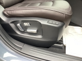 運転席電動シート。2ポジションメモリー出来るので、ご夫婦など体格の違う方が使用する際にシートポジションをワンタッチで調整できます!また2個あるアドバンストキーにもそれぞれのポジションをメモリー出来ます!