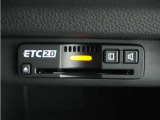 ◆ETC2.0装着◆進化したドライブ体験。料金収受システムだけだったETCが生まれ変わって、高速道路を賢く使うETC2.0に進化しました。多彩な情報サービスが便利で快適なドライブ体験を提供します。
