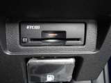 音声案内タイプETC2.0装備☆ビルトインタイプのETCですので、インテリアの邪魔をしません!ETCがあれば、キャッシュレスで料金所をノンストップで通過できます。