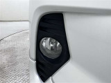 フロントフォグランプが付いており雨や霧などの悪天候時に、ヘッドランプの明るさを補助してくれます。