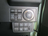 便利な両側パワースライドドア。降車時に運転席のスイッチを押して予約すれば、電子キーを持って近づくだけでドアが自動で開く「ウェルカムオープン機能」も使用できます!