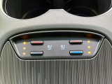 【シートヒーター&ベンチレーション】夏場は涼しい風でお尻や背中の熱やムレを防ぎ、冬はエアコンよりも早く温まってポカポカに!季節を問わず快適に過ごせます。