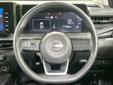 インテリアに合わせたデザインのステアリングは、運転される方のことも考え、運転しやすい形状、大きさです。是非一度、実際に触ってお確かめください。