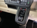 ワンアクションでスムーズな運転を支援する、エレクトリックギアセレクターに、パーキングブレーキは、電子制御パーキングブレーキです。