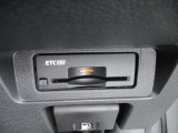 ETC2.0 高速道路を利用する際、ノンストップで料金所を通過できます。別途セットアップ料金がかかります