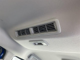 【 後席エアコン 】後席にもエアコンがついておりますので、車内全体を快適な温度に調節いただけます♪