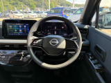 ハンドルには各種スイッチがあり、運転中でもオーディオの選曲や音量調整など手元で簡単に出来ます!