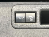 【パワーバックドア】スマートキーや運転席のボタンを押すだけでリアゲートが自動で開閉します!荷物を持っている時や、高い位置にあるバックドアを閉める際に便利な機能です♪