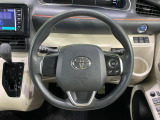 インテリアに合わせたデザインのステアリングは、運転される方のことも考え、運転しやすい形状、大きさです。是非一度、実際に触ってお確かめください。