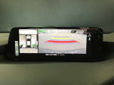 360&deg;ビューモニターでは前後左右4つのカメラ映像をさまざまな走行状況に応じて切り替えてセンターディスプレイに表示することで、駐車時や狭い道でのすれ違い時、見通しの悪い交差点進入時でも安心感を高めます