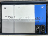 スマートキーは鍵をバッグに入れたままでもドアロックの開閉やエンジンのON・OFFができます。夜間や雨の日も鍵を探さなくて良いので便利です。