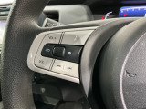 ステアリングにオーディオ操作スイッチが付いています。オーディオ画面に直接タッチしなくても操作が出来ますので、運転に集中できます。
