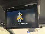 【12.1型フリップダウンモニター】12.1型、純正後席フリップダウンモニターを装備。家族や仲間との長距離ドライブも、このモニターがあればさらに盛り上がりますね!