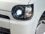 【LEDヘッドライト】悪天候や夜間走行時も良好な視界を確保し安心して運転できる高輝度LEDヘッドライトを装備!点灯速度が早く、消費電力も抑えられています。