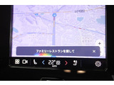 ルート案内やエンターテイメント機能を利用する際も、ステアリングから手を離す必要はありません。