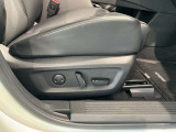運転席と助手席ともに電動シートになります。