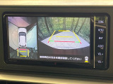【バックカメラ】駐車時に後方がリアルタイム映像で確認できます。大型商業施設や立体駐車場での駐車時や、夜間のバック時に大活躍!運転スキルに関わらず、今や必須となった装備のひとつです!