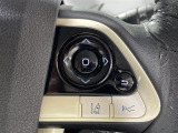 【レーンディパーチャーアラート(LDA)】クルマが車線または走路から逸脱する可能性がある場合に、ブザーまたはハンドルの振動により注意をうながします。機能には限界があるためご注意ください。