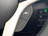 【車線逸脱抑制機能】高速道路走行時、車線からはみ出しそうな時にステアリングを制御し車線内を走行する様にアシスト。より安全な運転をサポートしてくれます!