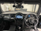 時を経ても深い魅力を放ち続けるMINI。より快適にお乗り頂くために、3つのサポートプログラムをご用意しております。※認定中古車保証は登録日より最長4年間まで延長が可能です。