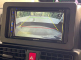 【バックカメラ】駐車時に後方がリアルタイム映像で確認できます。大型商業施設や立体駐車場での駐車時や、夜間のバック時に大活躍!運転スキルに関わらず、今や必須となった装備のひとつです!
