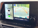 【アラウンドビューモニター】専用のカメラにより、上から見下ろしたような視点で360度クルマの周囲を確認することができます☆縦列駐車や幅寄せ時に活躍してくれます♪