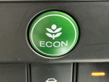 ECONスイッチ操作でエンジンやミッション、エアコンなどを総合的に制御、燃費をよくするようクルマが頑張ります。