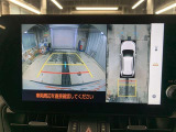 車庫入れの苦手な方にバック時のサポートバックモニター、パノラミックビューモニター付き。※カメラが映し出す範囲は限られています。必ず車両周辺の安全を直接確認してください。