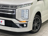 【LEDヘッドライト】悪天候や夜間走行時も良好な視界を確保し安心して運転できる高輝度LEDヘッドライトを装備!点灯速度が早く、消費電力も抑えられています。