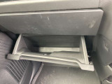 車検証入れなど、いろいろな物が収納できます。