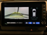 リバースギアに入れるだけで後方の表示へ切り替わります。夜間や雨の日の駐車も楽になりますよ。