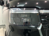 LEDヘッドライトは、点灯の瞬間から最大光量を発揮し、突然暗くなるトンネルなどでの安定感を高めます。