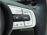 ◆アダプティブクルーズコントロール◆予め設定した車速内でクルマが自動的に加減速。前走車との適切な車間距離を維持しながら追従走行します。【LKAS】車線維持支援システムでステアリング操作を支援。