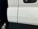 助手席側ドアにキズがあります。