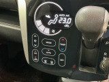 オートエアコンがついていますので、簡単操作で快適に過ごせます。希望の温度に自動調整してくれるのが便利です。