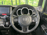【純正革巻きステアリング】上質な革を使用することで、手にしっかり馴染みとても運転しやすいハンドルです♪