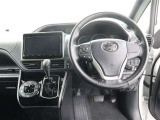 見通しのよいすっきりとした視界で、誰でも運転しやすいです。運転のしやすさは疲れにくさにも繋がりますよ♪