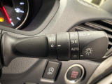 【オートマチックハイビーム】先行車や対向車のライトを認識し、ハイビームとロービームを自動で切り替える機能です♪