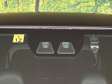 【スマートアシスト】走行中に前方の車両等を認識し、衝突しそうな時は警報とブレーキで衝突回避と被害軽減をアシスト。より安全にドライブをお楽しみいただけます。