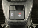 【電動パーキングブレーキ+オートブレーキホールド機能】 指先だけで簡単に操作が可能なパーキングブレーキ、スイッチを押すとブレーキペダルから足を離してもブレーキを保持できるオートブレーキホールド搭載。