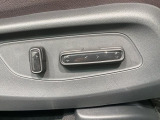 シートはパワーシートになっています。ポジションを快適な位置に調整できますよ。