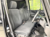 運転席シート廻りは使用感も少なく、良好な状態となっています。前オーナー様が丁寧に使っていたことがよくわかりますね。