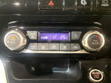 【オートエアコン】一度お好みの温度に設定すれば、車内の温度を検知し風量や温度を自動で調整。暑い&hellip;寒い&hellip;と何度もスイッチ操作をする必要はありません。快適な車内空間には必須の機能ですね♪