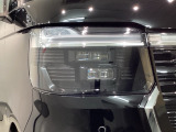 LEDヘッドライトは、点灯の瞬間から最大光量を発揮し、突然暗くなるトンネルなどでの安定感を高めます。