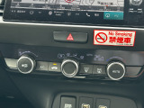 オートエアコン標準装備です。1年中快適な室内を提供!車内温度を設定すると風向き、風量を自動で調節してくれます。