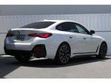 スタイリッシュなリアビュー。リアフォグランプを採用し、悪天候の走行時に後続のドライバーにし車両を示します。デザインだけではなく、安全面にも抜かりが無いBMWで駆け抜ける喜びを体感下さい。