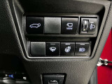 車載カメラの視点切替、パワーバックドア、ハンドルヒーター、オートマチックハイビーム等のスイッチが配置されています。