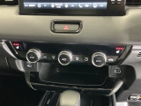 運転席/助手席シートヒーターで寒い日もすぐに温かくなり快適に過ごせます。3段階の温度調整が可能です。